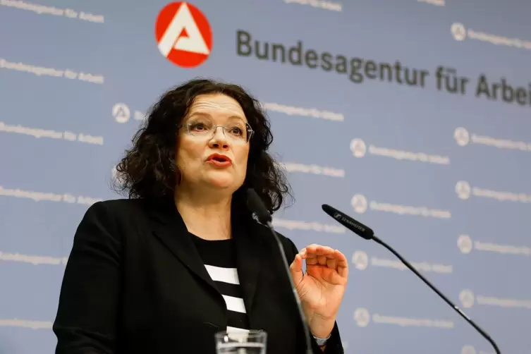 Andrea Nahles, Chefin der Bundesagentur für Arbeit (BA), kritisiert die Verschiebung von finanziellen Lasten. 