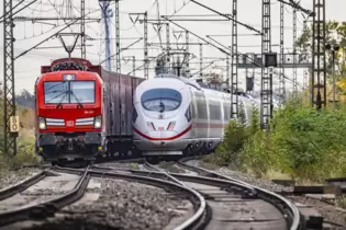 Die Infrastruktur der Bahn ist vielerorts sanierungsbedürftig. Unser Bild zeigt eine Szene auf der Schusterbahn, eine Umfahrung