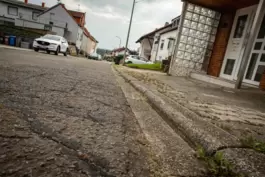 Soll nun 2025 ausgebaut werden: die sanierungsbedürftige Altgasse in Martinshöhe