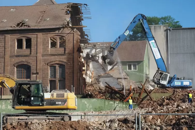 2020: Das Maschinenhaus der Parkbrauerei wird abgerissen. 