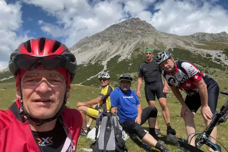 Alf Kraushaar, Thomas Rutz, Steffen Cronebach, Walter Moog und Manfred Reis (von links) haben erneut eine Radtour in den Alpen u