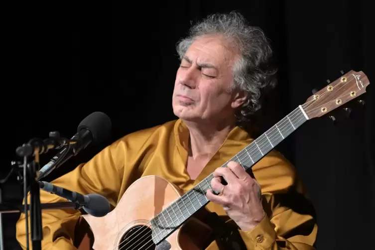 Pierre Bensusan live.