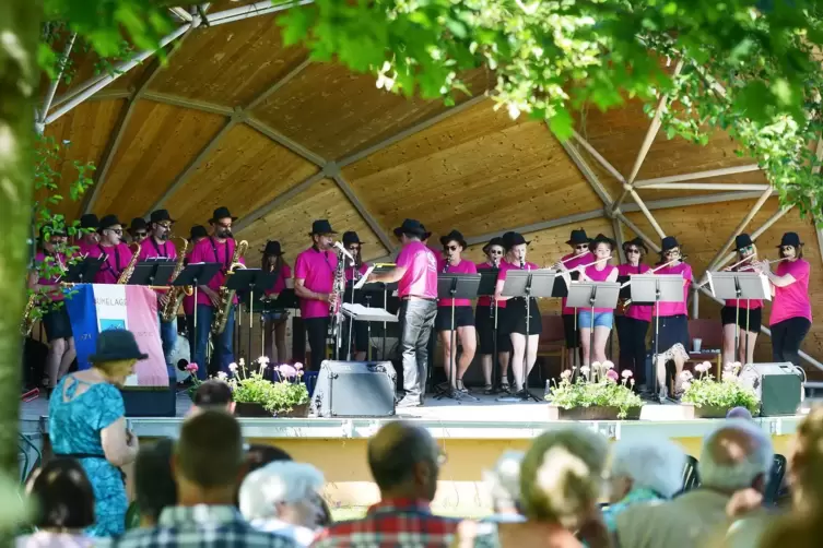 Zwei Schülerbands spielen am Sonntag in der Konzertmuschhel im Dahner Kurpark.