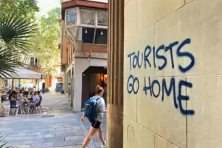 Touristen treiben die Preise in die Höhe und verknappen den Wohnraum auf Mallorca: Das sind die Vorwürfe von Demonstranten.