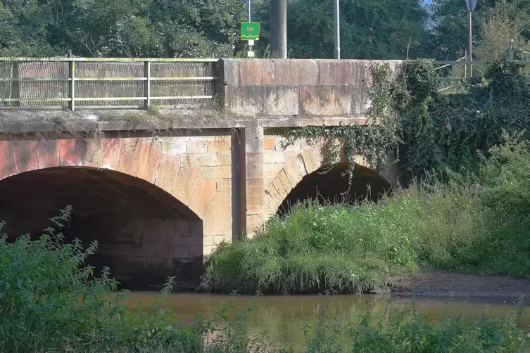 Stark sanierungsbedürftig: die Glanbrücke in Rehweiler. Das Bauwerk steht unter Denkmalschutz. 