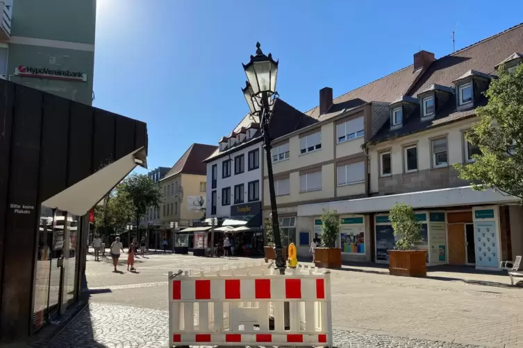 Die Lampen auf dem Rathausplatz sollen am Montagabend wieder leuchten.