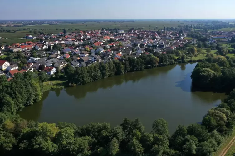 Der Schlossweiher dient als Naherholungsgebiet. 