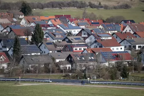 Photovoltaikanlagen sind vor allem seit 2022 bei vielen Hausbesitzern gefragt. Hier eine Aufnahme von der Schwäbischen Alb. 