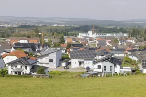 Bruchmühlbach-Miesau ist ein Straßendorf, das sich weit ins Bruch hineinzieht. Im Landkreis hat nur die Stadt Landstuhl noch meh