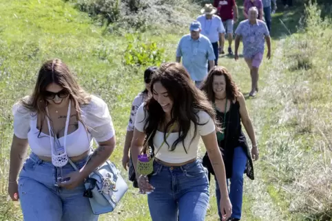 Gute Laune bei bestem Wetter: Die Teilnehmer der Weinwanderung waren zufrieden. 