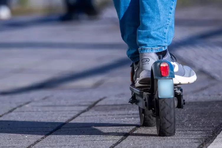 Die Polizei sucht nun Zeugen des Unfalls. 