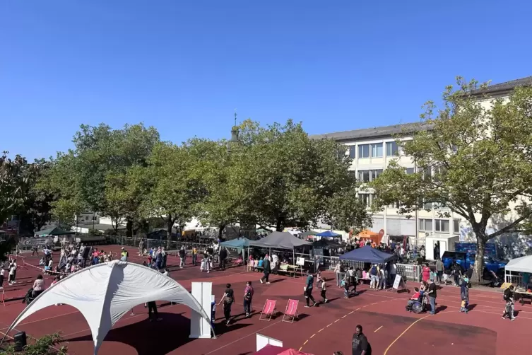 Tausende Besucher tummelten sich beim Kinderspieltag auf dem Schulhof des Pirmasenser Leibniz-Gymnasiums. 