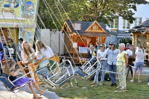 Peppt jede Kerwe auf: das Kettenkarussell. Erneut hat sich der Verein der Ostparksiedlungsbewohner viel Mühe mit seinem Fest geg