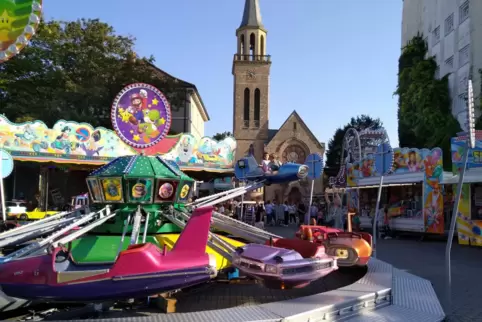 Der Vergnügungspark auf dem Otto-Buckel-Platz bei der Friesenheimer Kerwe.