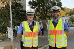 Vor der Woogbachschule zum Gespräch bereit: Thorsten Hofmann (links) und Marcus Ammer.