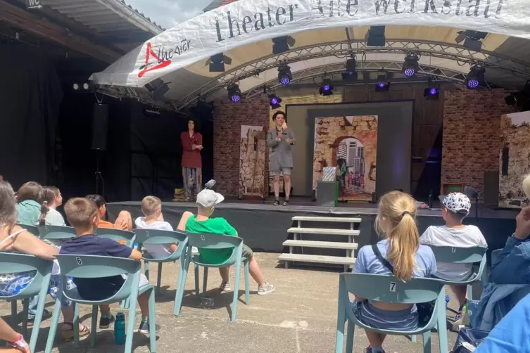 Über 50 Veranstaltungen fanden im Sommer im Großkarlbacher Winzerhof Claus statt, wie hier das Kindertheater „Momo“.