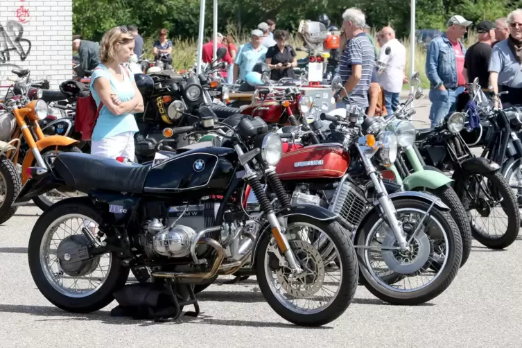 Kandel ist auch bei der Freizeitgestaltung beliebt. Unser Bild zeigt die stets gut besuchte Oldtimerausstellung. 