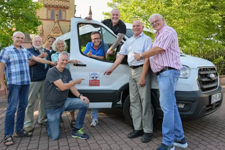 Ist mit Freude bei der Sache: das Bürgerbus-Team von Otterstadt.