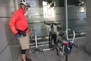 So soll es aussehen: Die drei Fahrradstellplätze vor dem SWK-Gebäude entsprechen den Empfehlungen des ADFC.