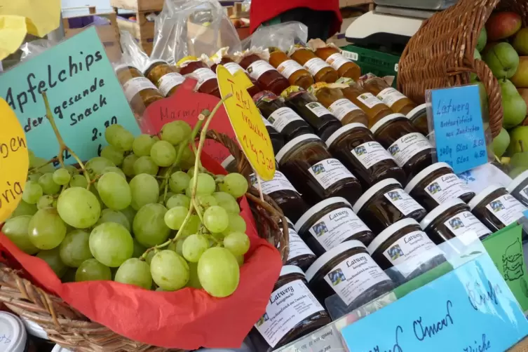 Leckeres von hier: Trauben und Marmelade. 