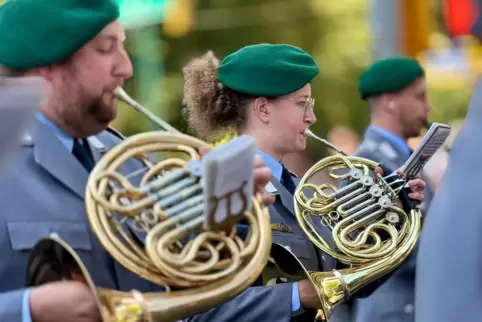 Marie Huwe am Horn bei der Steuben Parade.