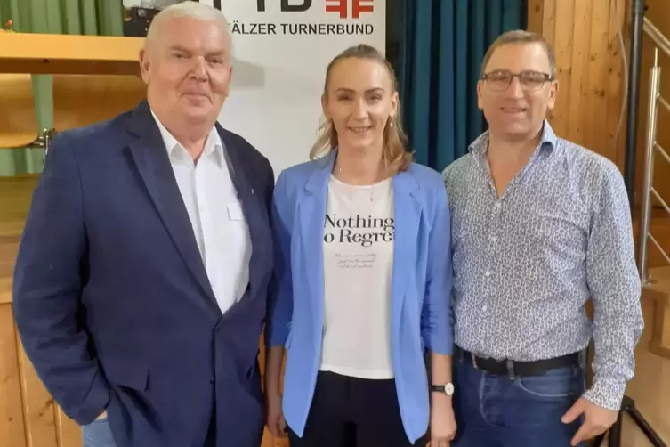 PTB-Präsident Walter Benz mit der neuen Vizepräsidentin Sport, Marlene Kriebel, und dem Vorsitzenden des Westpfalz-Turngaus, Joc