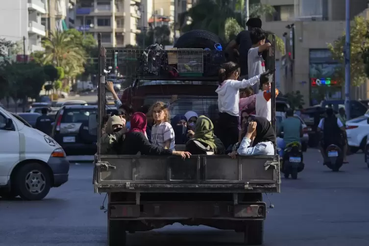 Mehrere zehntausend Menschen im Libanon sind seit Montag auf der Flucht – in die Hauptstadt Beirut oder nach Syrien. 