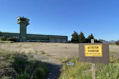 Wie geht es im Gewerbepark Sembach weiter? Der ehemalige Flugplatz der US-Streitkräfte in Sembach – im Bild der Tower – gehört d