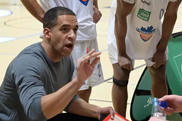 Große Ziele: Trainer Carl Mbassa von den Ahorn Camp Baskets.