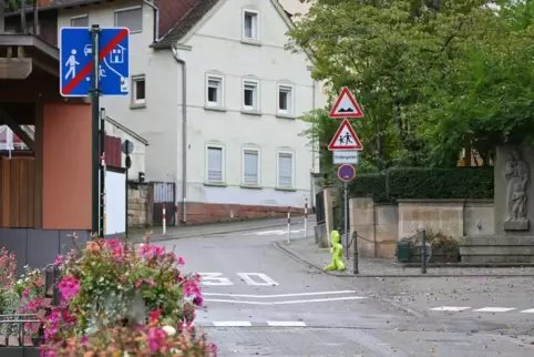 Dass die neu eingerichtete Spielstraße unmittelbar vor dem Kindergarten endet, ist den Grethenern ein Dorn im Auge. 