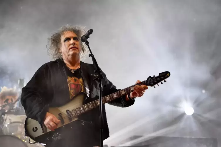 Robert Smith 2022, auf ihrer Welttournee machten The Cure Station in Paris. 