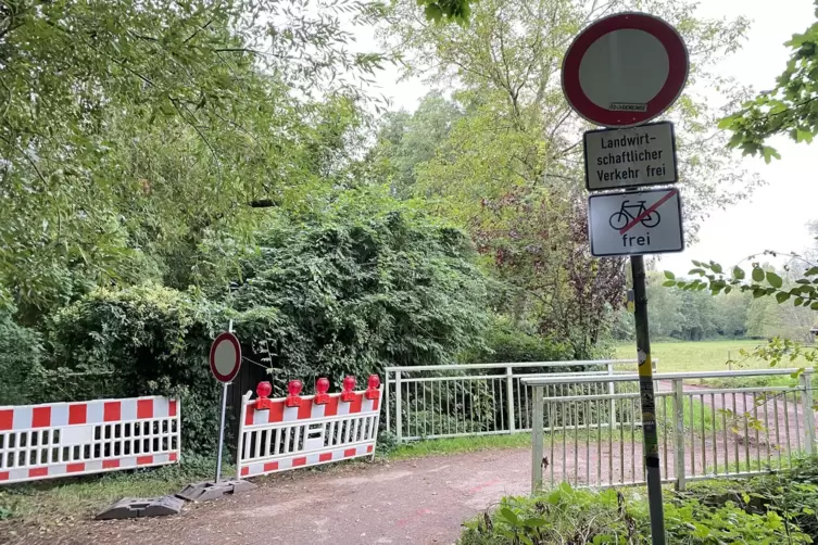 Die Sperrung an der Brücke hinter den Schrebergärten ist bereits aufgehoben. 