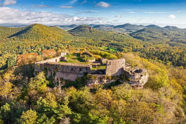 Gipfelburg mit dreieckigem Grundriss: Lindelbrunn.