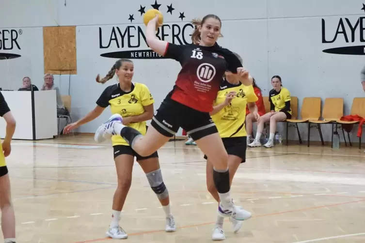 FSG-Rückkehrerin Paula Hack traf bei ihrem ersten Heimspiel in der Layenberger Sporthalle dreimal gegen Thaleischweiler. 