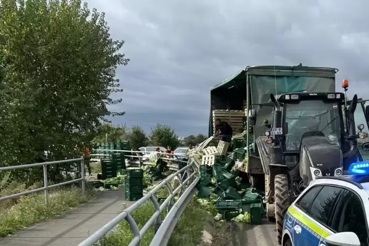 Der Traktor mit der verlorenen Ladung.