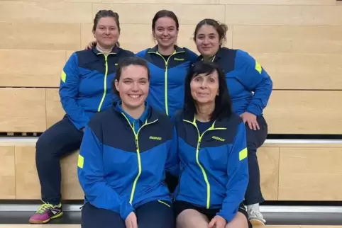 Mit diesem Damenteam geht der TTC Pirmasens in die Oberligasaison 2024/25: (oben von links) Monika Kiefer, Luisa Baumann, Neda G