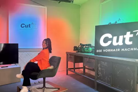 Friseurmeisterin Lisa Helfrich aus Thaleischweiler-Fröschen nimmt an der TV-Show „Cut it – die VorHair-NachHair-Show“ und lernt 