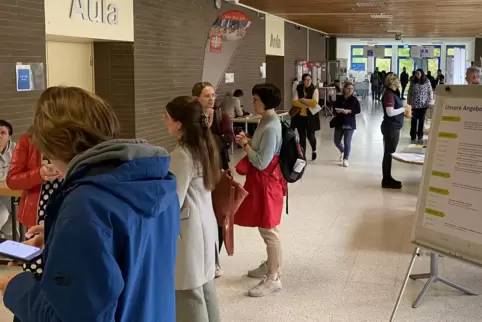 Viel Betrieb: Gesundheitsmesse im Pädagogischen Landesinstitut.