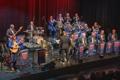 Am 5. Oktober zu Gast in Homburg: Die Rotary Bigband mit Bernhard Bauer an der Posaune unter Leitung von Thomas Siffling. 