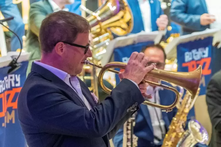 Der Jazztrompeter Thomas Siffling leitet die Rotary Bigband. Am 5. Oktober tritt sie zugunsten der Kinderkrebsstiftung Saar-Pfal