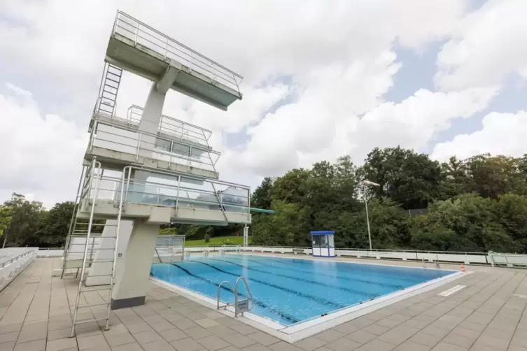 Das Springerbecken im Warmfreibad soll im kommenden Jahr saniert werden. 