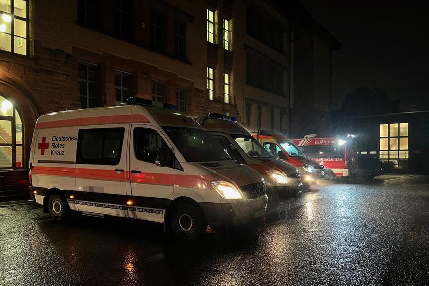 Rund 200 Anwohner müssen evakuiert werden. In der Goetheschule wurde eine Sammelstelle eingerichtet.