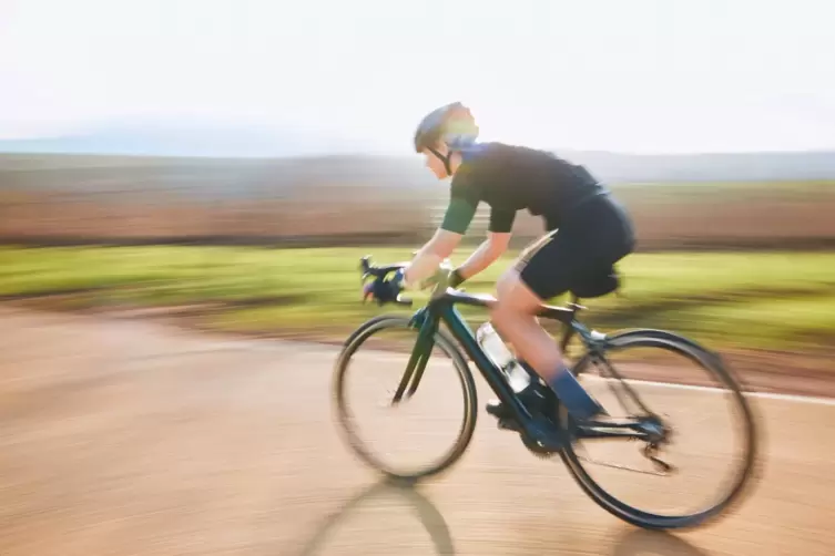 Auch im fortgeschrittenen Alter kann man noch mit dem Rennrad starten. 