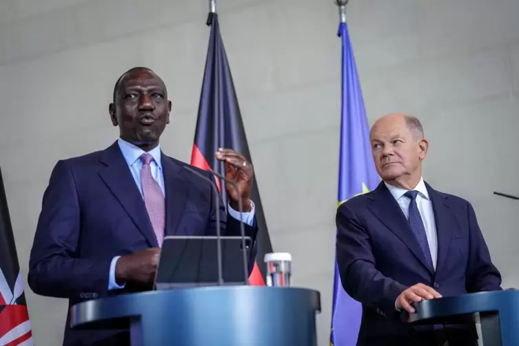 Der kenianische Präsident William Samoei Ruto und Bundeskanzler Olaf Scholz haben ein Migrationsabkommen unterzeichnet. 