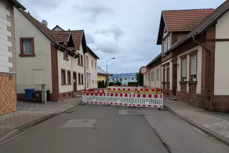 Die Miesenbacher Straße in Kottweiler-Schwanden ist an dieser Stelle voll gesperrt. 