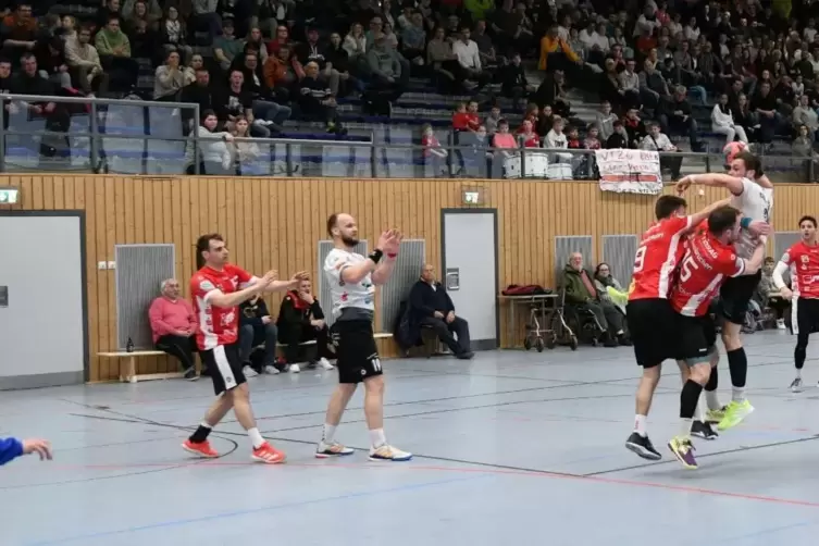 Volles Haus in der Westpfalzhalle, wie hier beim letzten Zweibrücker Oberliga-Derby im März 2023: Das hätte die seit einem Jahr 