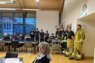 Mitglieder der Hochspeyerer Einheit der freiwilligen Feuerwehr der VG Enkenbach-Alsenborn waren am Donnerstagabend in die Ratssi