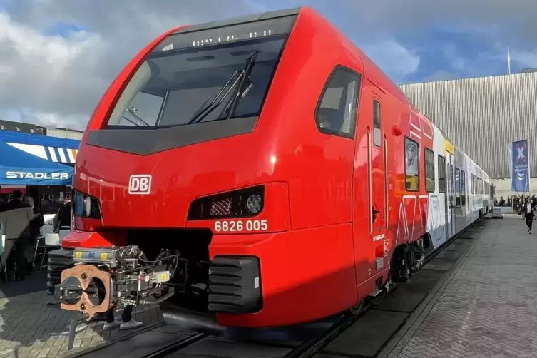 Der Stadler-Flirt-Akku-Triebwagen auf der Messe Innotrans.