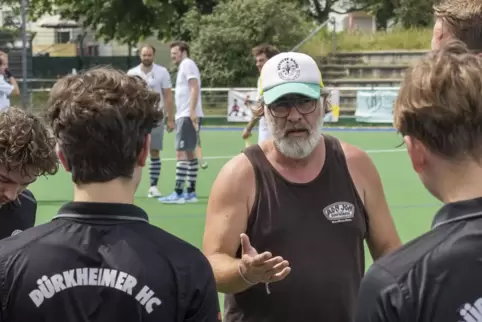 DHC-Trainer Andreas Schanninger rechnet sich gegen Rüsselsheim etwas aus.