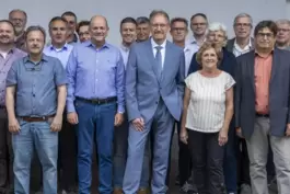 Ausschnitt aus dem Gruppenbild der VG-Ratsmitglieder. Er zeigt in der ersten Reihe von links Walter Lohse, Willi Boxheimer, Mich